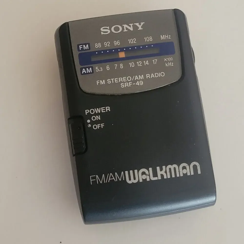 Sony Walkman Vintage FM/AM Radio w/ Belt Clip SRF–49 SRF49 Tested